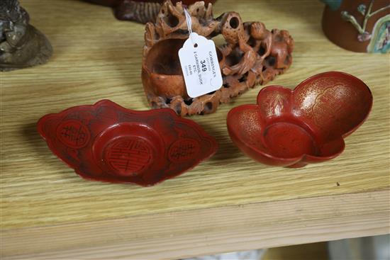 Two Chinese soapstone carvings, a lacquered wood duck, two lacquer stands and a brushpot, duck W.24cm